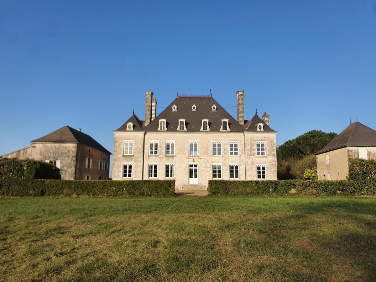 לינה וארוחת בוקר Sanxay Domaine De La Briouse מראה חיצוני תמונה